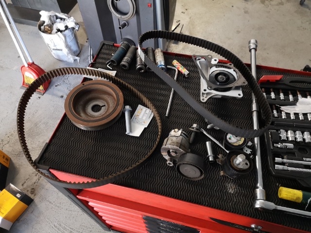 CHANGEMENT D’UN KIT DISTRIBUTION COMPLET DANS VOTRE GARAGE FASTIRES &Agrave; COLMAR Kingersheim